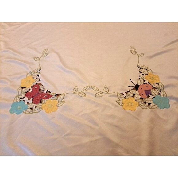 Blossoms & Blooms Tablecloth Applique Flowers Butterfly Cut Out Kohls 82x59 - Picture 4 of 8